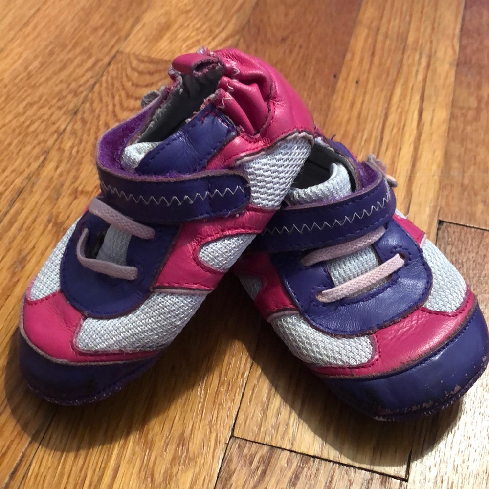 Robeez Baby Girl Size 4 (9-12 months) First Kicks Sneaker